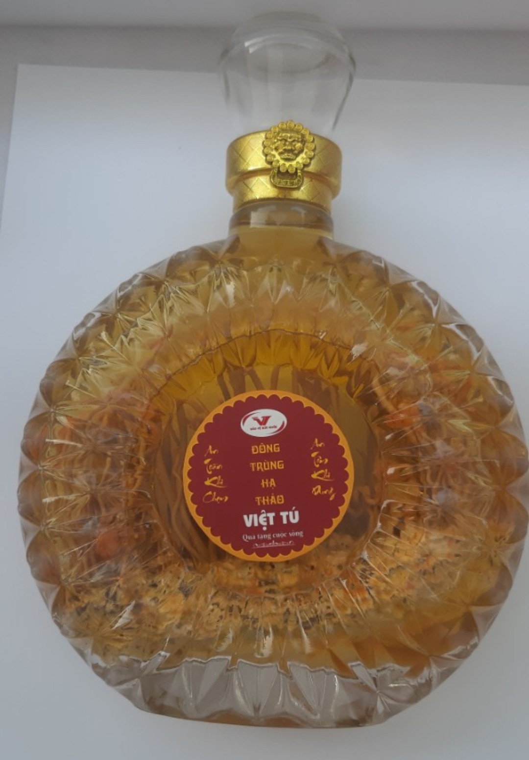 Rượu đông trùng hạ thảo Việt Tú
